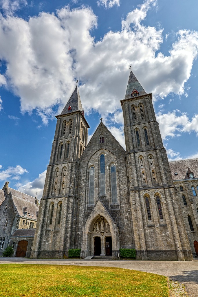 HDR Abbaye de Maredsous kerk eglise church kerkfotografie religie religion bedevaart rooms katholiek kathedraal pelgrimage saint cathedrale klooster basiliek basilique